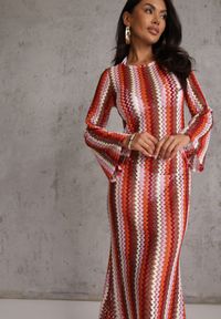 Renee - Bordowa Sukienka Dopasowana w Stylu Boho z Plecionego Materiału w Paski Nasehle. Okazja: na co dzień, na plażę. Kolor: czerwony. Materiał: materiał. Długość rękawa: długi rękaw. Wzór: paski. Typ sukienki: dopasowane. Styl: boho #1