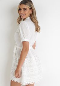 Born2be - Biała Sukienka Rozkloszowana z Koronką i Wiązanym Paskiem Alphonsina. Kolor: biały. Materiał: koronka. Wzór: koronka #3
