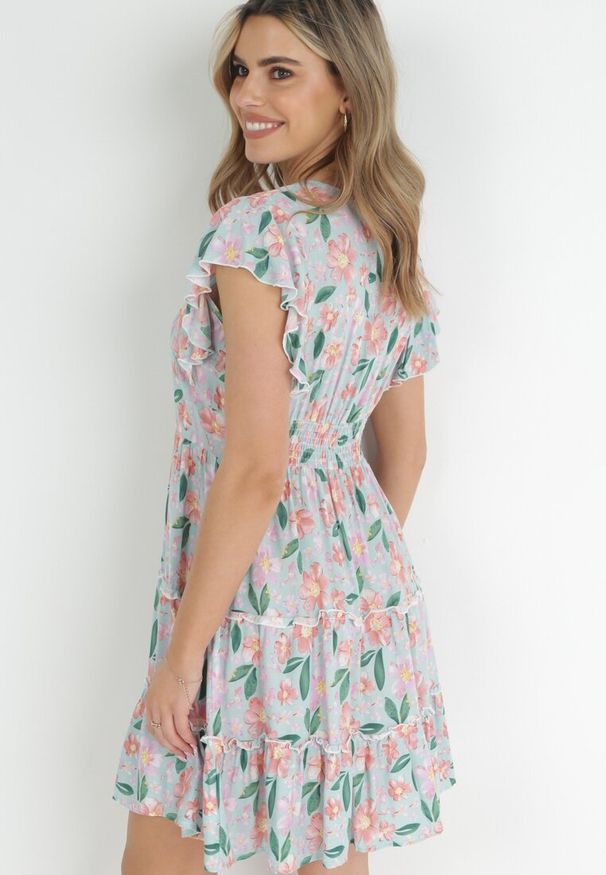 Born2be - Miętowa Sukienka Taliowana z Wiskozy w Kwiaty Adomisia. Kolor: miętowy. Materiał: wiskoza. Wzór: kwiaty. Sezon: wiosna, lato