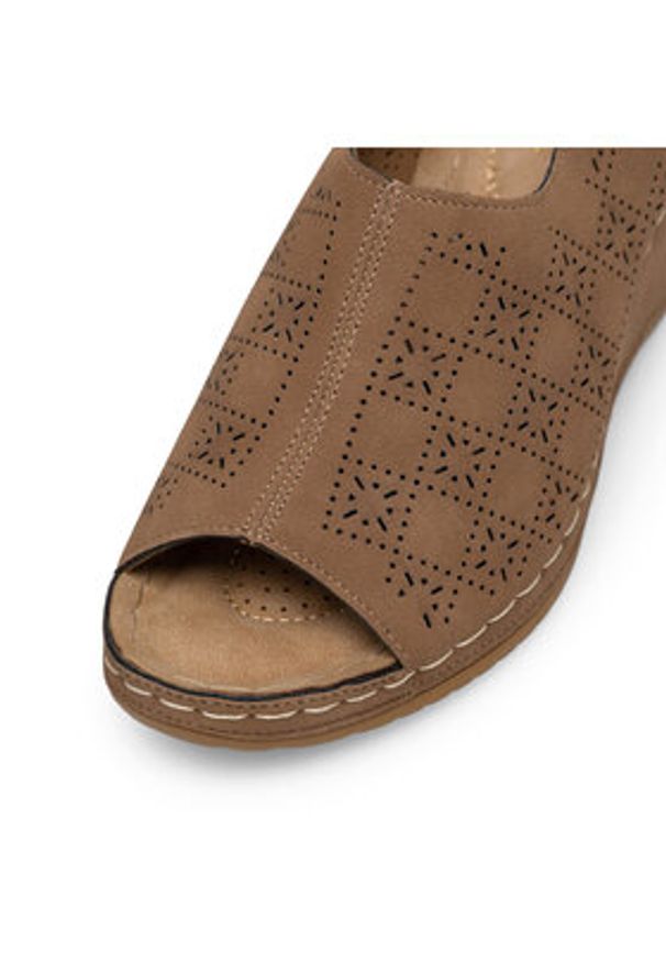 Clara Barson Sandały WYL05010-31 Brązowy. Kolor: brązowy. Materiał: syntetyk