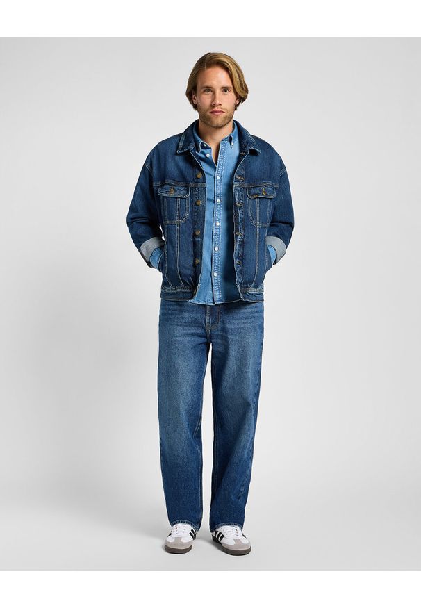 Lee - LEE MĘSKA KOSZULA JEANSOWA BUTTON DOWN Bueller 112355641 L880008566. Typ kołnierza: button down. Materiał: jeans