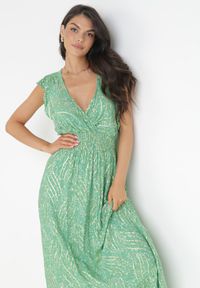 Born2be - Zielona Maxi Sukienka Wiskozowa z Gumką w Talii i Metalicznym Nadrukiem Fianre. Kolor: zielony. Materiał: wiskoza. Wzór: nadruk. Typ sukienki: kopertowe. Długość: maxi #2