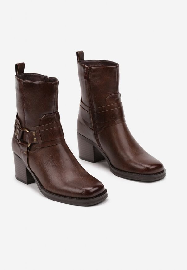 Born2be - Ciemnobrązowe Botki Kowbojki na Obcasie Ozdobione Klamrami Iridell. Zapięcie: klamry. Kolor: brązowy. Materiał: jeans, skóra. Wzór: aplikacja. Obcas: na obcasie. Styl: elegancki, rockowy. Wysokość obcasa: średni
