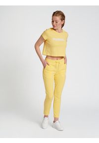 Damska koszulka crop top Hummel Legacy. Kolor: żółty
