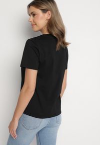 Born2be - Czarny Bawełniany T-shirt Ozdobiony Napisem Nalaviraen. Okazja: na randkę, na co dzień, na spacer. Kolor: czarny. Materiał: bawełna. Wzór: aplikacja, napisy. Styl: casual, elegancki #6