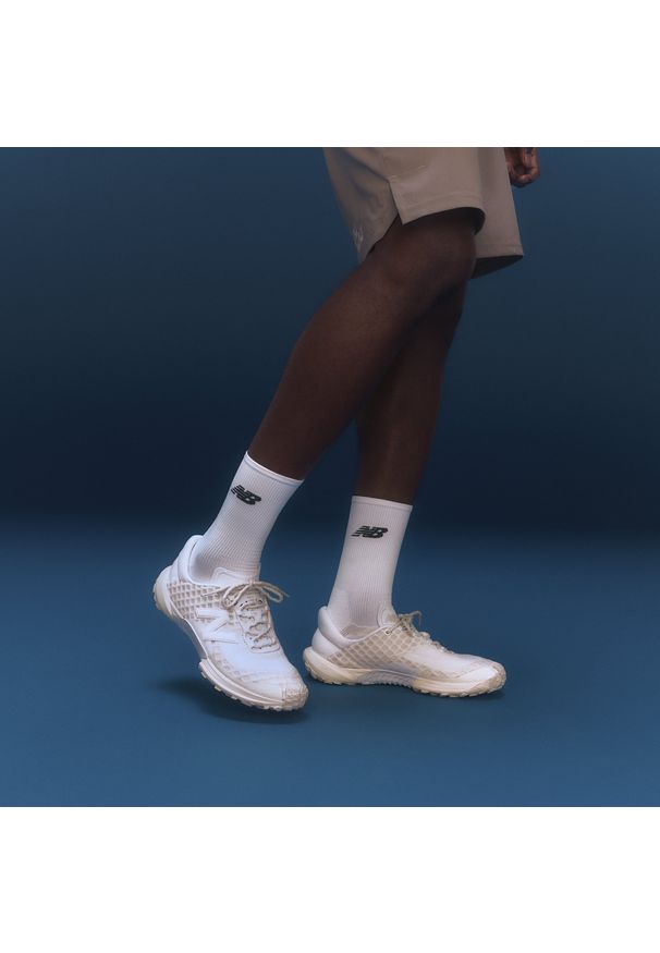 Buty unisex New Balance Minimus MTM10LEC – beżowe. Zapięcie: sznurówki. Kolor: beżowy. Szerokość cholewki: normalna. Sport: bieganie