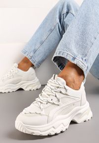 Born2be - Białe Sneakersy na Tłoczonej Podeszwie z Ozdobnym Sznurowaniem i Wstawkami z Siateczki Xerxia. Kolor: biały