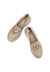 Beżowe Półbuty Armodo Eleganckie Buty Damskie. Okazja: do pracy, na spacer, na co dzień, na spotkanie biznesowe. Kolor: beżowy. Materiał: skóra. Obcas: na obcasie. Styl: elegancki. Wysokość obcasa: średni #3