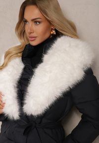 Renee - Granatowa Kurtka Ozdobiona Pikowaniem Odpinanym Kołnierzem z Futerkiem i Paskiem Edanora. Okazja: na co dzień. Kolor: niebieski. Materiał: futro. Wzór: aplikacja. Sezon: zima, jesień. Styl: elegancki, casual