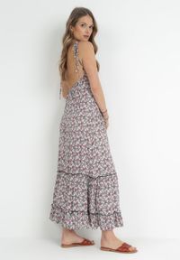 Born2be - Zielono-Biała Rozkloszowana Sukienka z Wiązanymi Ramiączkami i Odkrytymi Plecami Ratta. Kolor: zielony. Długość rękawa: na ramiączkach. Styl: wakacyjny #1