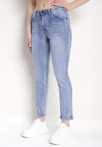 Born2be - Niebieskie Jeansy o Dopasowanym Fasonie Skinny Leonfia. Okazja: na spotkanie biznesowe, do pracy, na co dzień. Kolor: niebieski. Styl: casual, biznesowy, elegancki