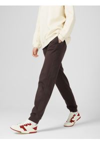 outhorn - Spodnie dresowe joggery damskie Outhorn - brązowe. Kolor: brązowy. Materiał: dresówka #2