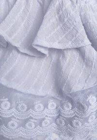 Born2be - Niebieska Wiskozowa Bluzka w Rustykalnym Stylu z Koronką Falbanami i Wiązaniami Elleflona. Okazja: na co dzień. Kolor: niebieski. Materiał: wiskoza, koronka. Wzór: koronka. Styl: casual #8