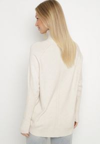 Born2be - Beżowy Klasyczny Golf z Dodatkiem Kaszmiru Zoirmosa. Okazja: do pracy, na co dzień, na spotkanie biznesowe. Typ kołnierza: golf. Kolor: beżowy. Materiał: kaszmir. Długość rękawa: długi rękaw. Długość: długie. Styl: klasyczny #2