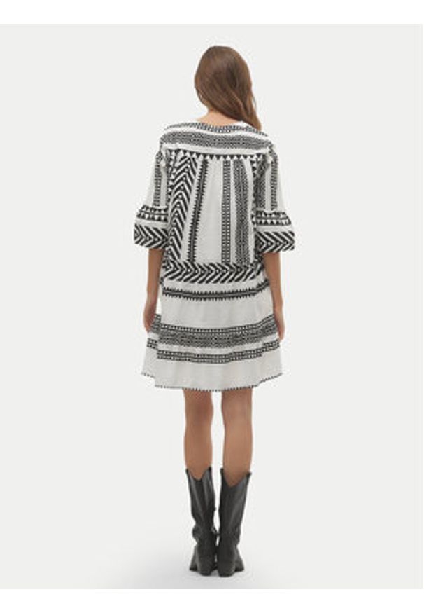 Vero Moda Sukienka letnia Dicthe 10225127 Biały Loose Fit. Kolor: biały. Materiał: bawełna. Sezon: lato