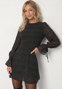 Born2be - Czarna Rozkloszowana Sukienka Vices z Bufiastymi Rękawami w Kropki Eriane. Okazja: na co dzień. Kolor: czarny. Wzór: kropki. Typ sukienki: proste. Styl: klasyczny, casual, elegancki #4