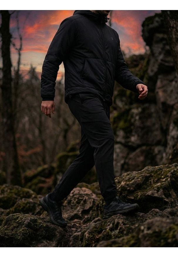 Sinsay - Spodnie jogger sportowe SNSY PERFORMANCE - czarny. Kolor: czarny. Styl: sportowy