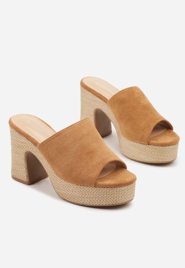 Born2be - Brązowe Klapki z Imitacji Zamszu na Słupku i Platformie Tenorela. Okazja: na co dzień. Kolor: brązowy. Materiał: zamsz. Obcas: na platformie. Styl: elegancki, wizytowy, casual