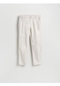 Reserved - Spodnie chino slim fit - beżowy. Kolor: beżowy. Materiał: tkanina, bawełna #1