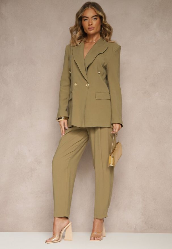 Renee - Zielona Marynarka Basic z Modalu Dwurzędowa Mavire. Okazja: na spotkanie biznesowe. Kolor: beżowy. Wzór: aplikacja. Styl: biznesowy