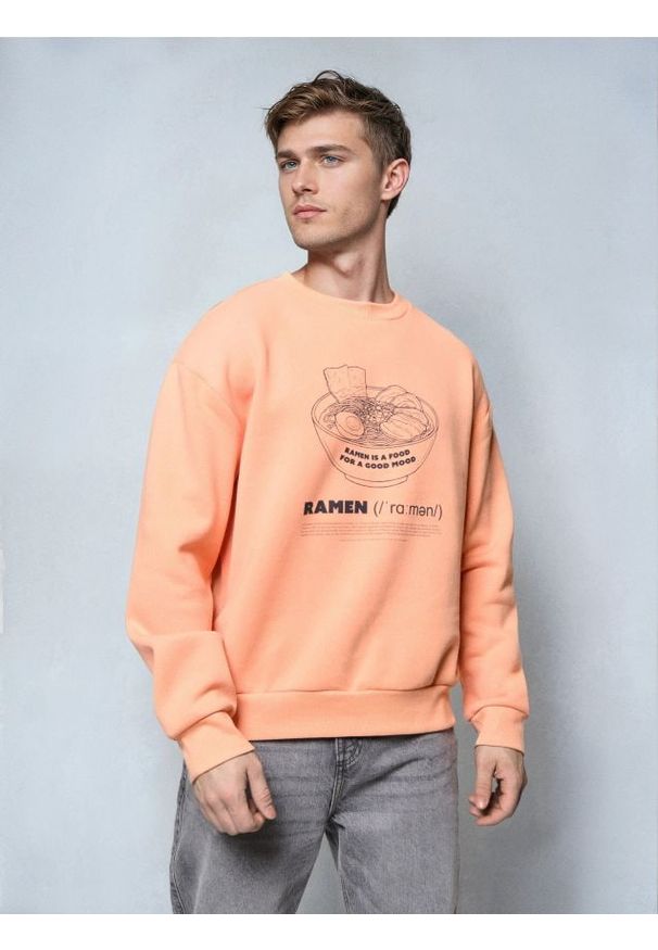 Sinsay - Bluza crewneck z nadrukiem - pomarańczowy. Kolor: pomarańczowy. Wzór: nadruk