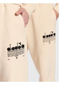 Diadora Spodnie dresowe Unisex Manifesto 502.179480 Beżowy Loose Fit. Kolor: beżowy. Materiał: bawełna, dresówka #5