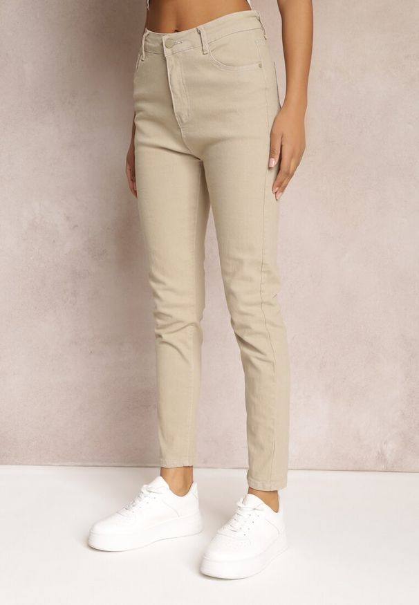 Renee - Beżowe Gładkie Spodnie o Kroju Slim Madysen. Okazja: na co dzień. Kolor: beżowy. Wzór: gładki. Styl: casual