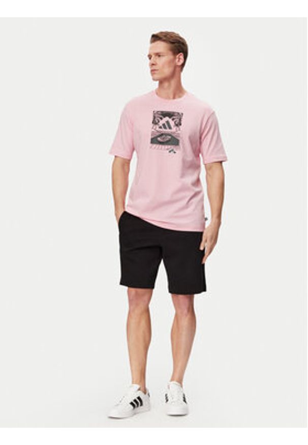 Adidas - adidas T-Shirt Summer Slides Graphic KG5393 Różowy Regular Fit. Kolor: różowy. Materiał: bawełna