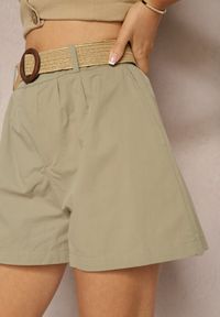 Renee - Zielone Szorty z Bawełny High Waist o Kroju Bermudów Zapinane na Zamek Błyskawiczny i Guzik z Plecionym Paskiem z Klamrą Iannestra. Stan: podwyższony. Kolor: beżowy. Materiał: bawełna. Sezon: lato #5