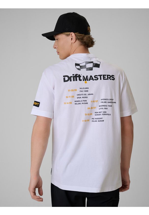 4f - 4F T-shirt loose z nadrukiem uniseks 4F x Drift Masters - biały S. Okazja: na co dzień. Kolor: biały. Materiał: bawełna, dzianina. Wzór: nadruk. Styl: street, casual, sportowy