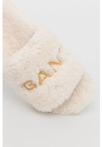GANT - Gant Kapcie wełniane Homesy 23599120.G15 kolor kremowy. Nosek buta: okrągły. Kolor: beżowy. Materiał: wełna. Wzór: gładki, aplikacja #2