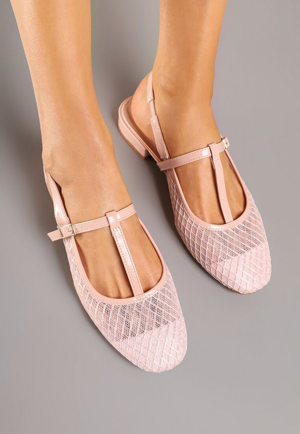 Renee - Różowe Sandały Vices Lakierowane Slingback z Siateczkową Cholewką Mairelite. Okazja: na co dzień. Zapięcie: sprzączka. Kolor: różowy. Materiał: lakier. Sezon: lato. Styl: casual