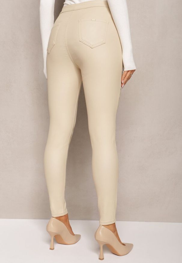 Renee - Jasnobeżowe Spodnie z Ekoskóry o Fasonie Skinny Sonowa. Stan: podwyższony. Kolor: beżowy