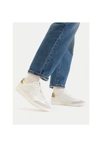Sneakersy Armani Exchange. Kolor: kremowy #1