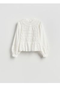 Reserved - Bluzka z ażurowym wzorem - biały. Kolor: biały. Materiał: bawełna. Wzór: ażurowy #1