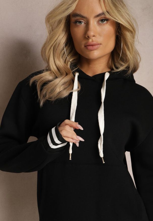 Renee - Czarna Bluza Kangurka z Bawełny ze Ściągaczami w Paski i Kapturem Gaiana. Typ kołnierza: kaptur. Kolor: czarny. Materiał: bawełna. Długość rękawa: długi rękaw. Długość: długie. Wzór: paski