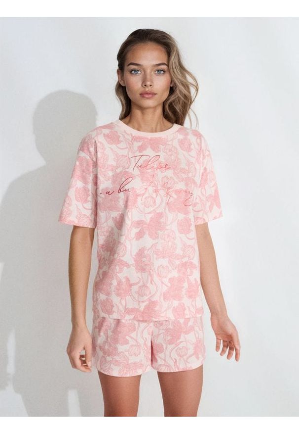 Sinsay - Bawełniana piżama dwuczęściowa z nadrukiem w kwiaty - różowy. Kolor: różowy. Materiał: bawełna. Wzór: nadruk, kwiaty