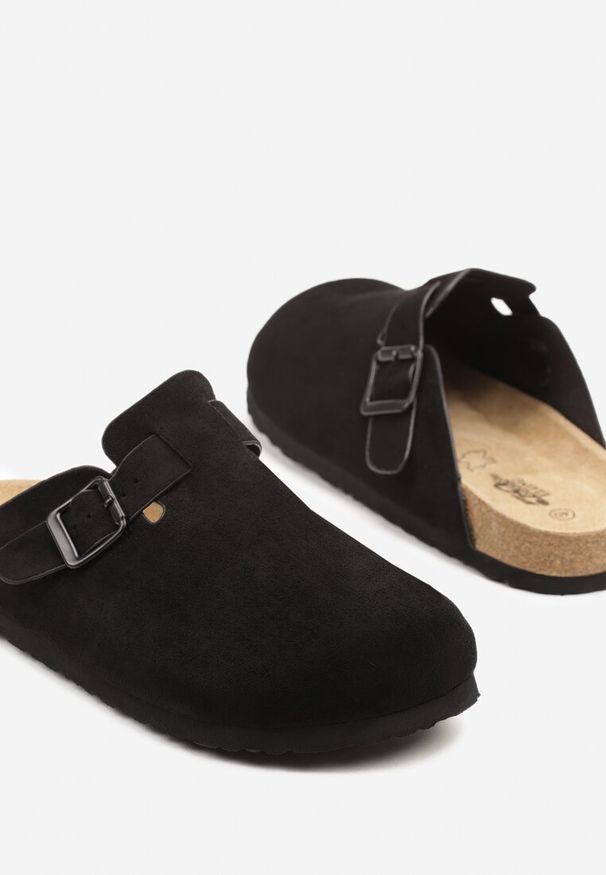 Born2be - Czarne Klapki w Stylu Chodaków ze Skórzaną Wkładką i Klamrą Veviona. Okazja: na co dzień, do domu. Kolor: czarny. Materiał: skóra. Styl: elegancki, casual