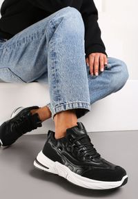 Renee - Czarne Sneakersy z Ozdobnym Sznurowaniem i Przeszyciami Tiwaelia. Okazja: na co dzień. Zapięcie: sznurówki. Kolor: czarny. Materiał: jeans, skóra #1