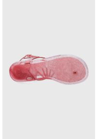 Coach sandały Natalee Jelly damskie kolor różowy. Zapięcie: klamry. Kolor: różowy. Materiał: guma, materiał. Obcas: na obcasie. Wysokość obcasa: niski #2