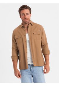 Ombre Clothing - Męska bawełniana koszula REGULAR FIT z kieszeniami zapinanymi na guziki - camel V2 - Rozmiar: M. Materiał: bawełna. Długość rękawa: długi rękaw. Długość: długie. Wzór: aplikacja