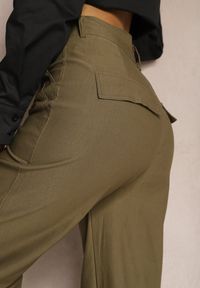 Renee - Ciemnozielone Szerokie Spodnie z Wsuwanymi Kieszeniami i Ozdobnymi Klapami Asseldea. Stan: podwyższony. Kolor: zielony #5