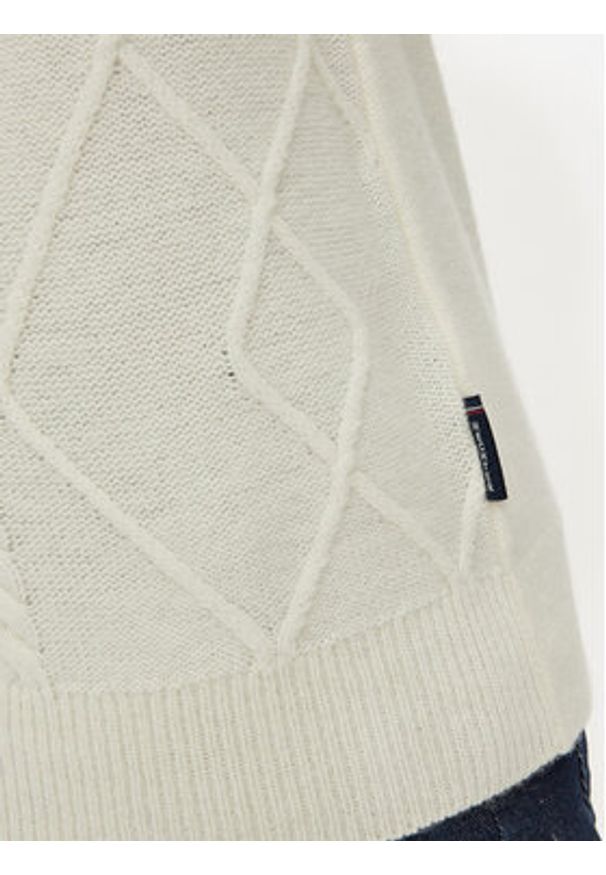 Hechter Paris Golf 65019 142814 Écru Regular Fit. Typ kołnierza: golf. Materiał: wełna