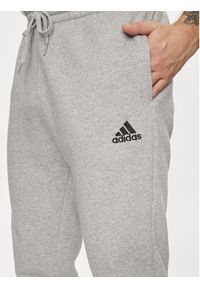 Adidas - adidas Spodnie dresowe Essentials Fleece HL2230 Szary Regular Fit. Kolor: szary. Materiał: bawełna #4