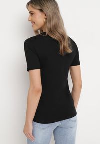 Born2be - Czarny Klasyczny T-shirt Bawełniany z Krótkim Rękawem Ismerina. Okazja: na co dzień, na spotkanie biznesowe. Kolor: czarny. Materiał: bawełna. Długość rękawa: krótki rękaw. Długość: krótkie. Styl: klasyczny #7