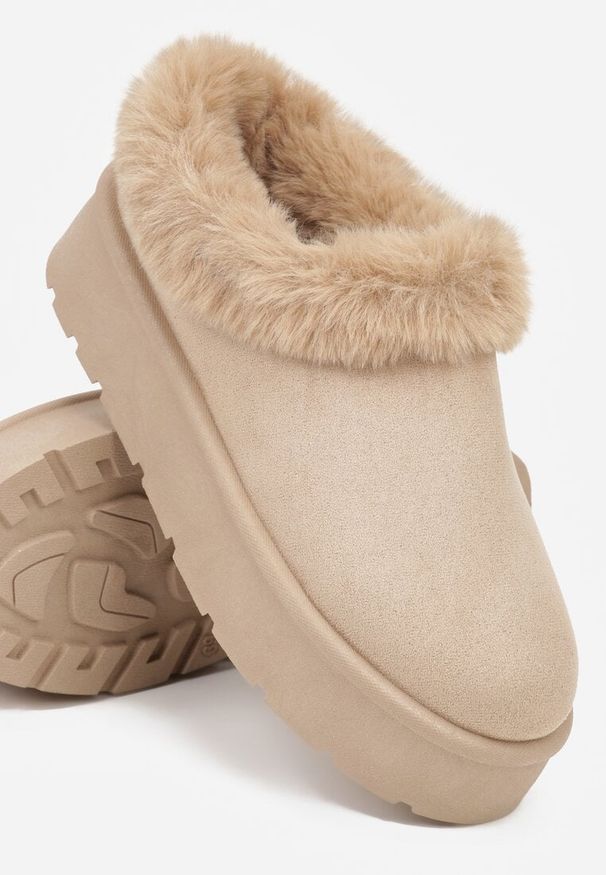 Renee - Ciemnobeżowe Krótkie Śniegowce na Platformie Ozdobione Futerkiem Sewlara. Okazja: na co dzień. Kolor: beżowy. Materiał: futro. Wzór: aplikacja. Obcas: na platformie. Styl: casual, street