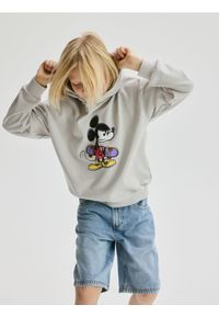 Reserved - Bluza z kapturem Mickey Mouse - jasnoszary. Typ kołnierza: kaptur. Kolor: szary. Materiał: bawełna, dzianina. Wzór: motyw z bajki