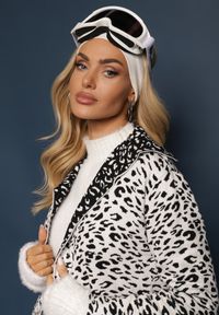 Renee - Biało-Czarny Niezapinany Kardigan z Kieszeniami w Panterkowy Print Riaverna. Okazja: na co dzień. Kolor: biały. Wzór: nadruk. Styl: casual, elegancki, wizytowy #5