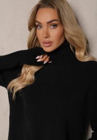 Renee - Czarny Asymetryczny Golf o Klasycznym Kroju z Długim Rękawem Serattia. Okazja: na co dzień. Typ kołnierza: golf. Kolor: czarny. Materiał: jeans. Długość rękawa: długi rękaw. Długość: długie. Styl: klasyczny #5