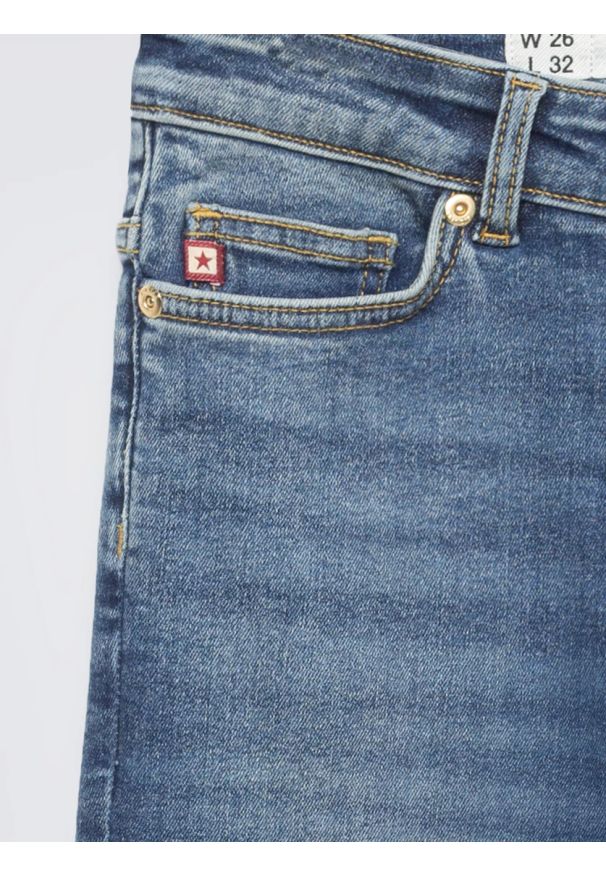 Big-Star - Jeansy damskie z krótką nogawką niebieskie Adela Cropped 296. Okazja: na co dzień. Kolor: niebieski. Długość: krótkie. Styl: casual, klasyczny